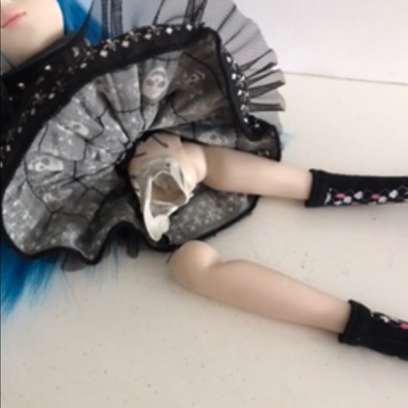 Pullip Groove Hellcatpunks Chelsea Doll - Picture 3 of 3